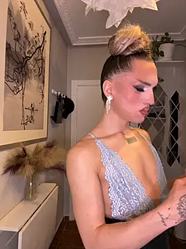 Snapshot of lacattiva chatting on 10-08-25, 08:20 lacattiva online show from 10-08-25, 08:20