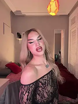 Snapshot of lacattiva chatting on 12-21-25, 12:40 lacattiva online show from 12-21-25, 12:40