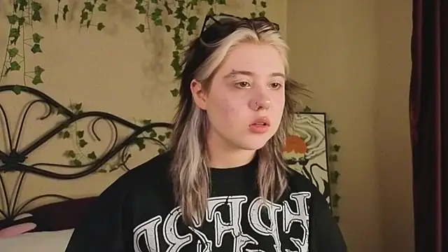 IrisSoCute online show from 10-29-25, 07:51