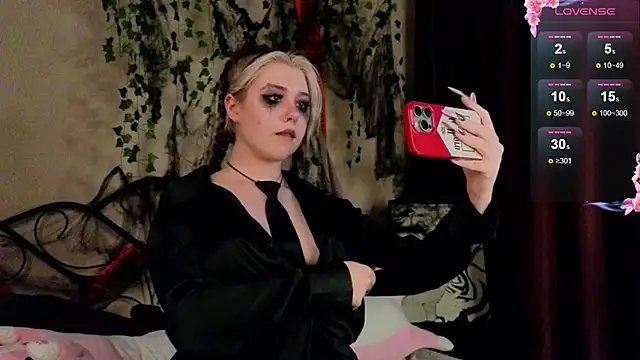 IrisSoCute online show from 10-31-25, 10:34