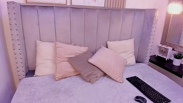 Natt Clark online show from 11-04-25, 05:17