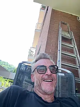 Axl hot online show from 07-05-26, 07:15