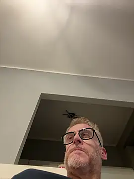 Axl hot online show from 03-26-26, 06:39