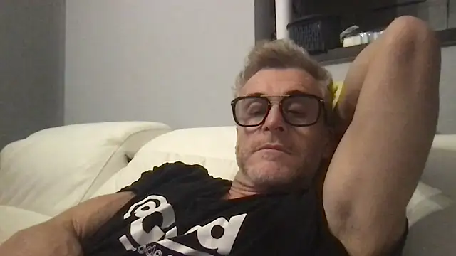 Axl hot online show from 02-09-26, 09:46