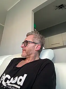 Axl hot online show from 02-18-26, 11:17