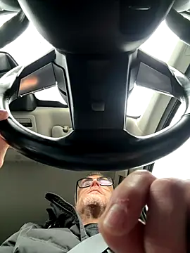 Axl hot online show from 12-20-25, 08:39