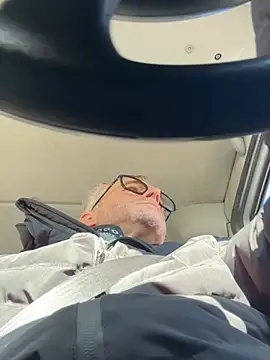 Axl hot online show from 02-06-26, 10:11