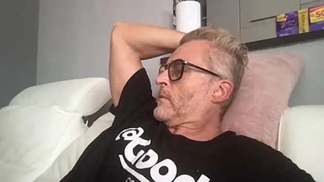 Axl hot online show from 07-18-26, 02:14