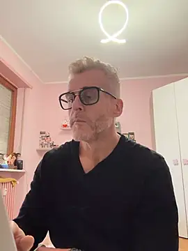 Axl hot online show from 03-03-26, 11:28