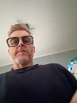 Axl hot online show from 03-13-26, 10:31