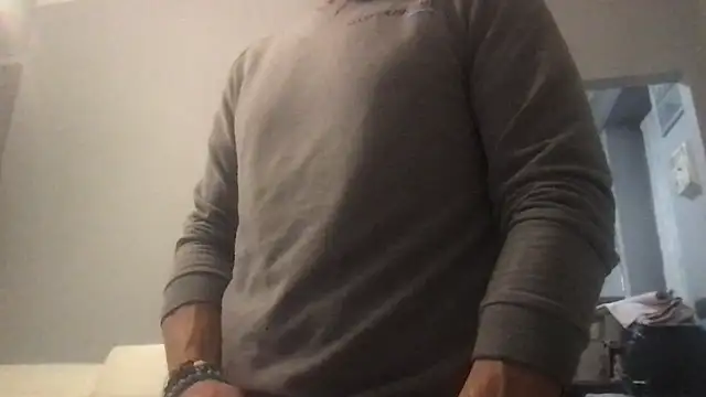 Snapshot of Axl_hot chatting on 10-24-25, 08:08 Axl hot online show from 10-24-25, 08:08