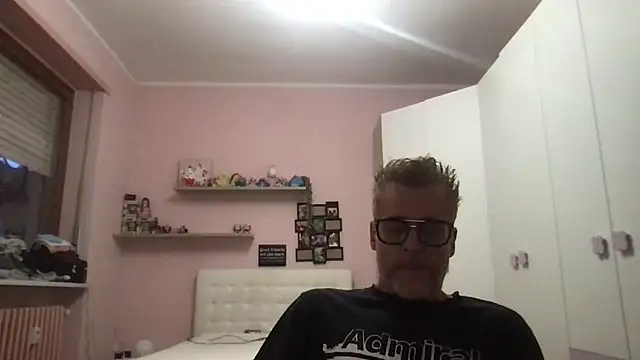 Axl hot online show from 05-22-26, 07:12