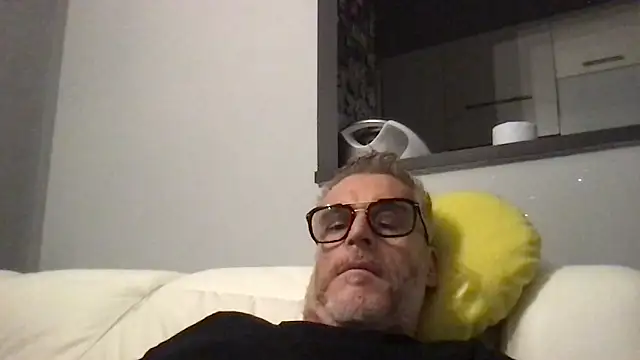 Axl hot online show from 05-02-26, 01:00