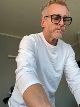 Axl hot online show from 02-24-26, 10:38