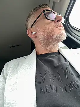 Axl hot online show from 05-04-26, 10:29