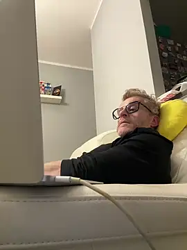 Axl hot online show from 02-20-26, 09:28