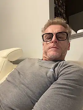 Axl hot online show from 02-18-26, 11:23