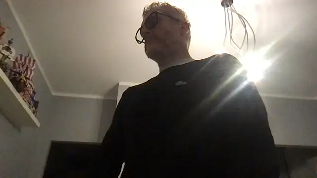 Axl hot online show from 01-15-26, 04:21