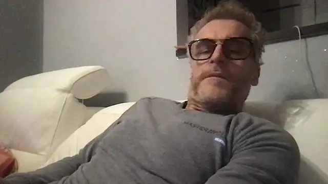 Axl hot online show from 02-17-26, 11:02