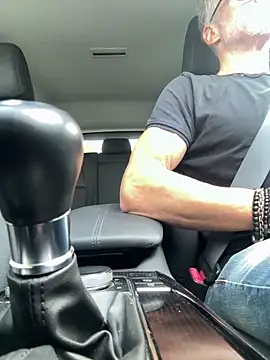 Snapshot of Axl_hot chatting on 09-12-25, 01:00 Axl hot online show from 09-12-25, 01:00