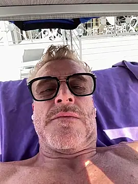 Axl hot online show from 05-26-26, 03:54