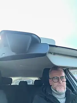 Axl hot online show from 03-08-26, 09:23