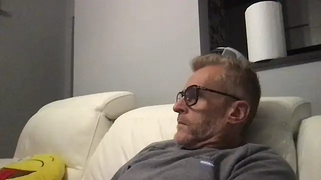 Axl hot online show from 11-14-25, 08:56