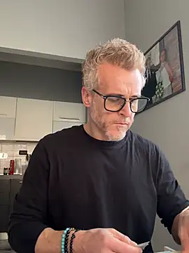 Axl hot online show from 02-21-26, 11:23