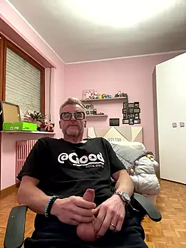 Axl hot online show from 01-11-26, 02:57