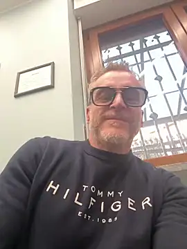 Axl hot online show from 03-20-26, 04:52