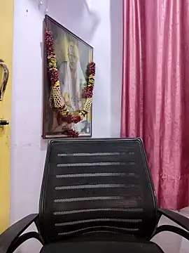 Snapshot of Drakyguy chatting on 12-05-25, 04:49 Drakyguy online show from 12-05-25, 04:49