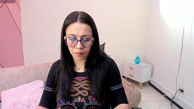 Snapshot of Eva_mermaid chatting on 10-15-25, 02:14 Eva mermaid online show from 10-15-25, 02:14