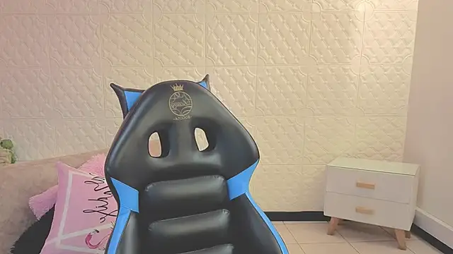 Eva mermaid online show from 05-27-26, 02:57