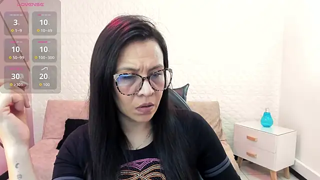 Snapshot of Eva_mermaid chatting on 10-21-25, 02:38 Eva mermaid online show from 10-21-25, 02:38