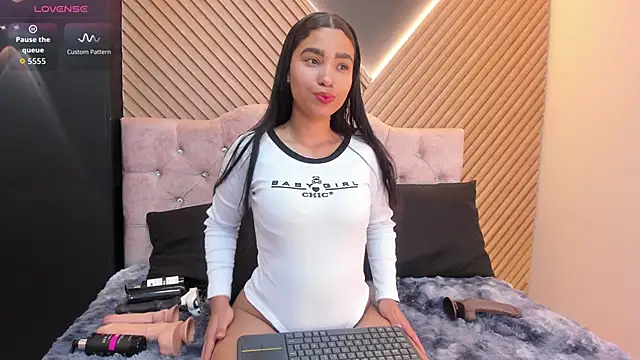 KhateAndersson online show from 12-02-25, 08:32