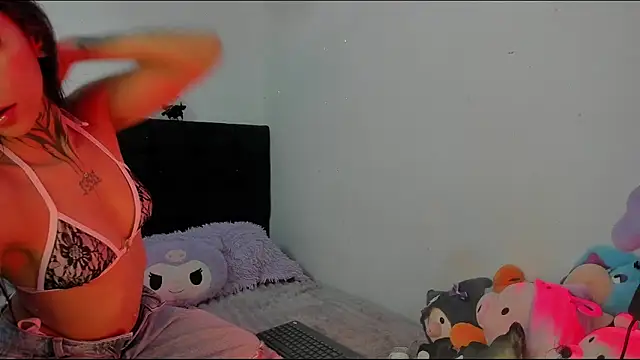 Snapshot of Tanit_Mora chatting on 09-17-25, 04:58 Tanit Mora online show from 09-17-25, 04:58