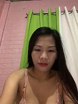 Snapshot of Cleo17 chatting on 05-18-26, 02:00 Cleo17 online show from 05-18-26, 02:00