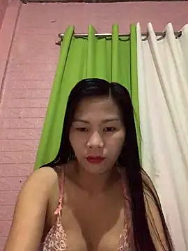 Snapshot of Cleo17 chatting on 04-28-26, 12:31 Cleo17 online show from 04-28-26, 12:31