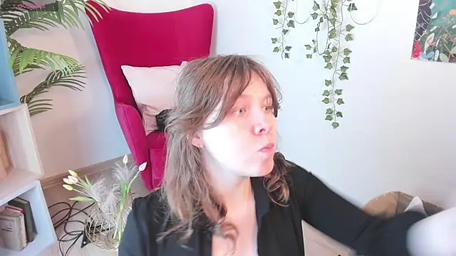 Snapshot of Sense_Of_Rosemary chatting on 05-06-26, 05:33 Sense Of Rosemary online show from 05-06-26, 05:33