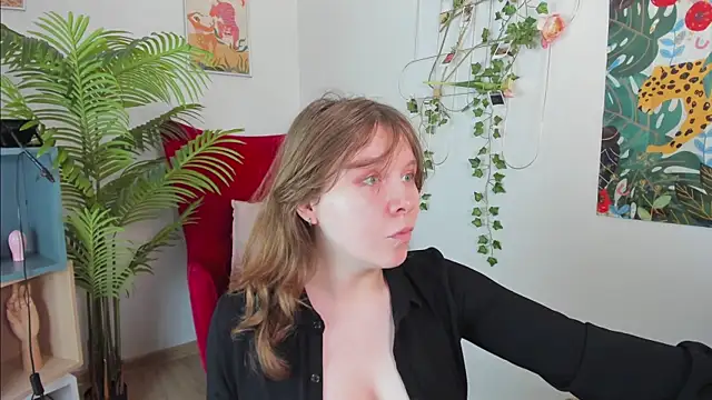 Snapshot of Sense_Of_Rosemary chatting on 05-17-26, 05:29 Sense Of Rosemary online show from 05-17-26, 05:29