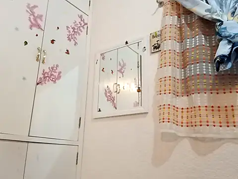 Snapshot of Kitty_WetXxX chatting on 11-22-25, 12:21 Kitty WetXxX online show from 11-22-25, 12:21