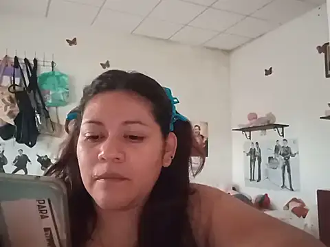 Snapshot of Kitty_WetXxX chatting on 06-11-26, 08:17 Kitty WetXxX online show from 06-11-26, 08:17