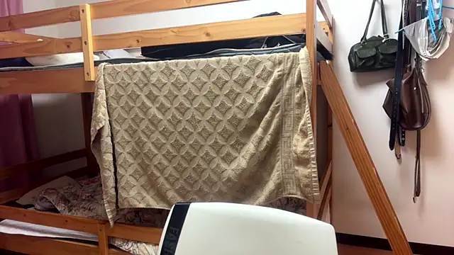 SuzyMiu online show from 11-08-25, 08:29