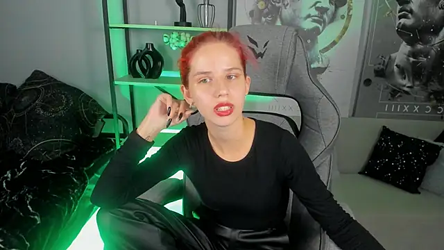 Snapshot of NitaNihil chatting on 10-18-25, 07:49 NitaNihil online show from 10-18-25, 07:49