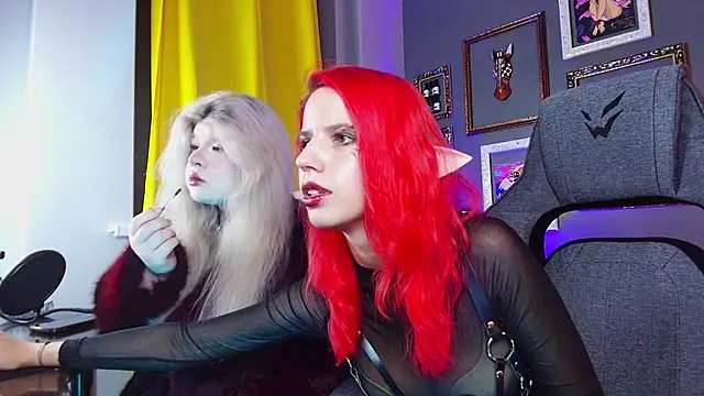 Snapshot of NitaNihil chatting on 10-16-25, 08:06 NitaNihil online show from 10-16-25, 08:06