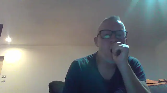 Snapshot of davv28 chatting on 10-16-25, 02:53 davv28 online show from 10-16-25, 02:53