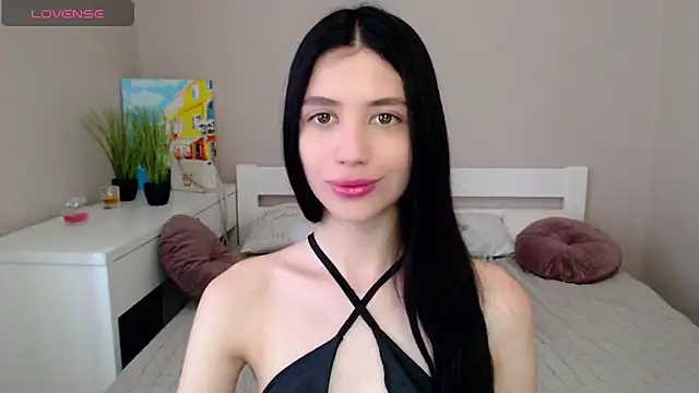 Snapshot of SelinLi chatting on 06-23-26, 05:27 SelinLi online show from 06-23-26, 05:27