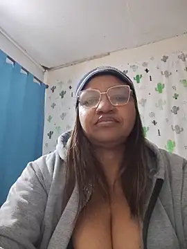 Snapshot of Avannay chatting on 06-18-26, 01:48 Avannay online show from 06-18-26, 01:48