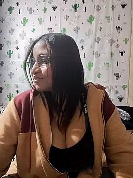 Snapshot of Avannay chatting on 09-11-25, 11:49 Avannay online show from 09-11-25, 11:49