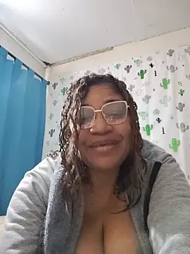 Snapshot of Avannay chatting on 05-19-26, 01:56 Avannay online show from 05-19-26, 01:56